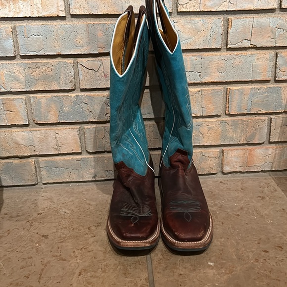 Cinch cowgirl boots. - Picture 2 of 7